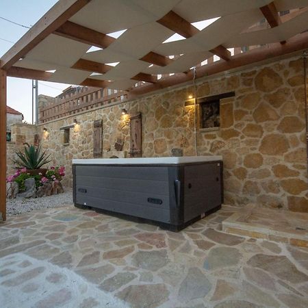 Pamelas House With Jacuzzi Kíszamosz Kültér fotó