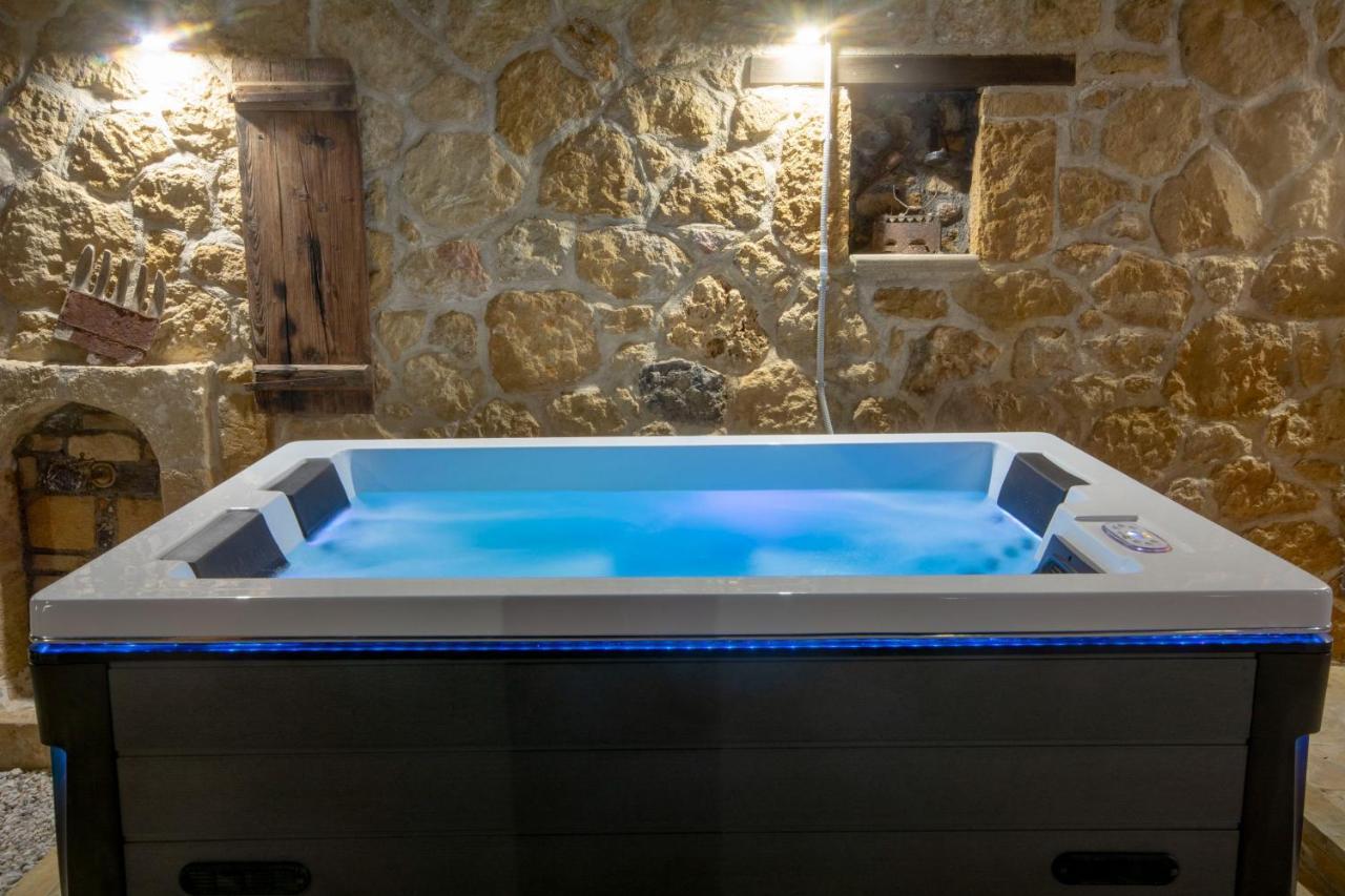 Pamelas House With Jacuzzi Kíszamosz Kültér fotó
