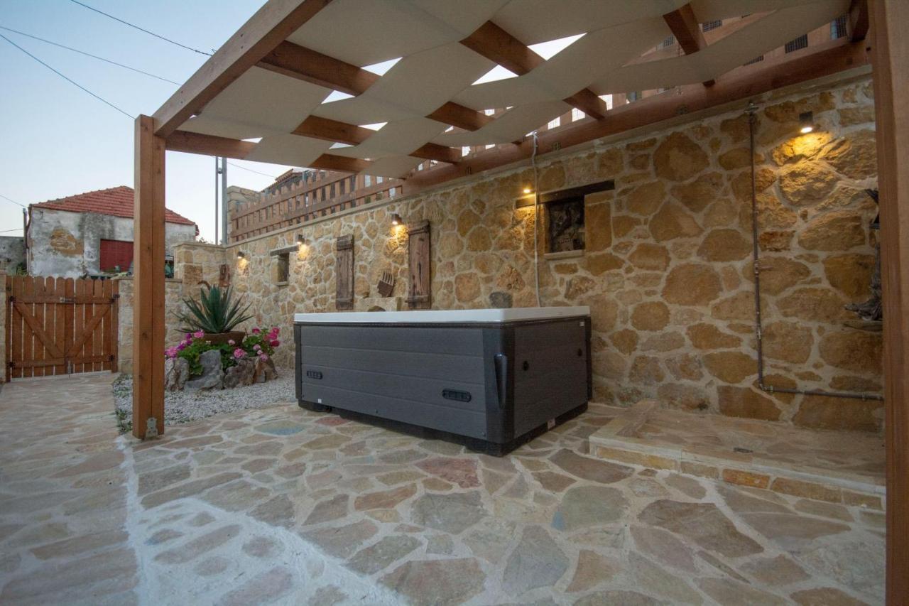 Pamelas House With Jacuzzi Kíszamosz Kültér fotó
