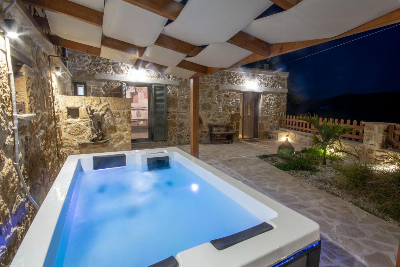 Pamelas House With Jacuzzi Kíszamosz Kültér fotó