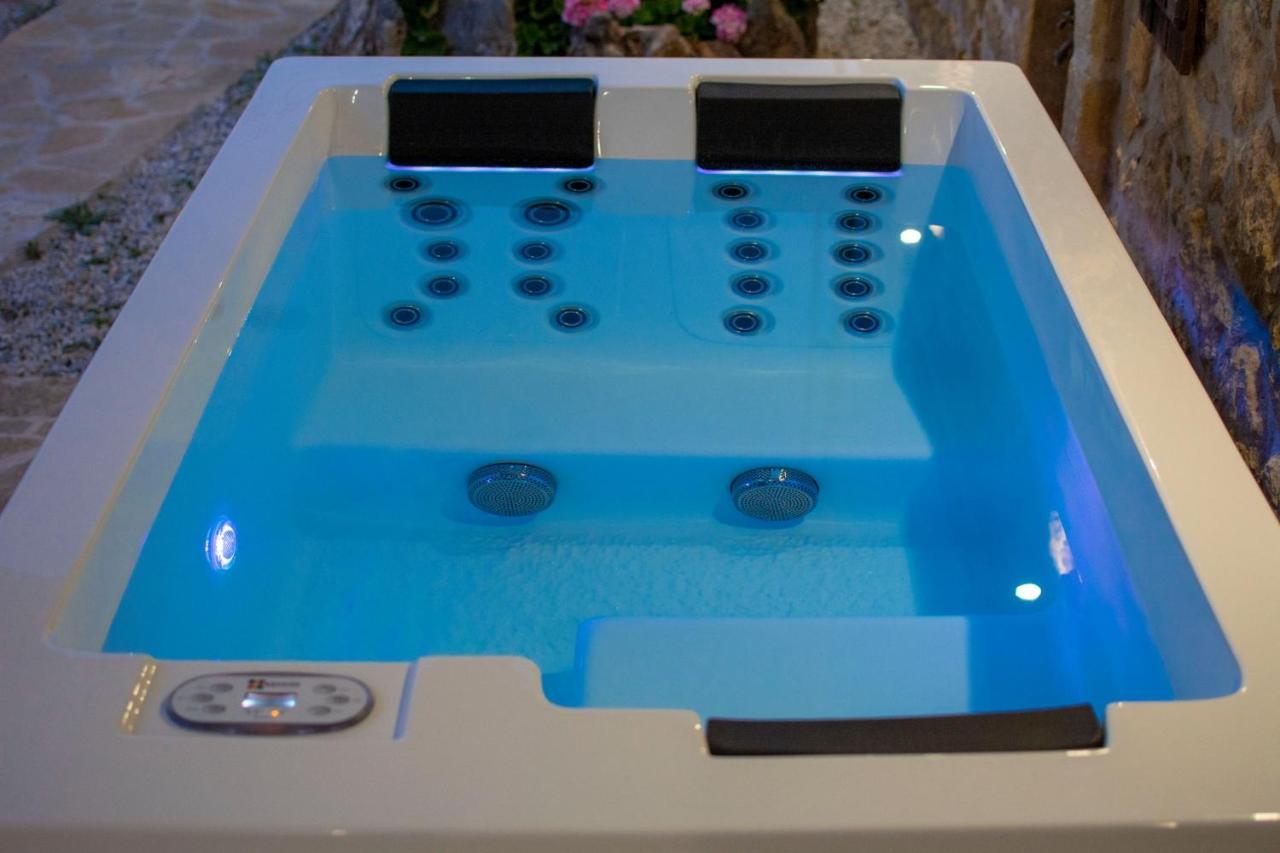 Pamelas House With Jacuzzi Kíszamosz Kültér fotó